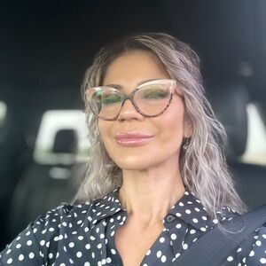 Meet your Posher, Zoriuq brigitte